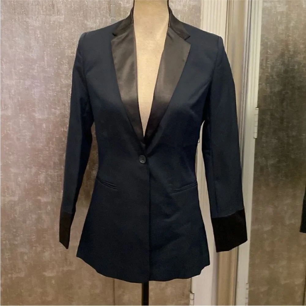 Estée Lauder Chic Navy Women's Blazer with Satin Lapel, US4